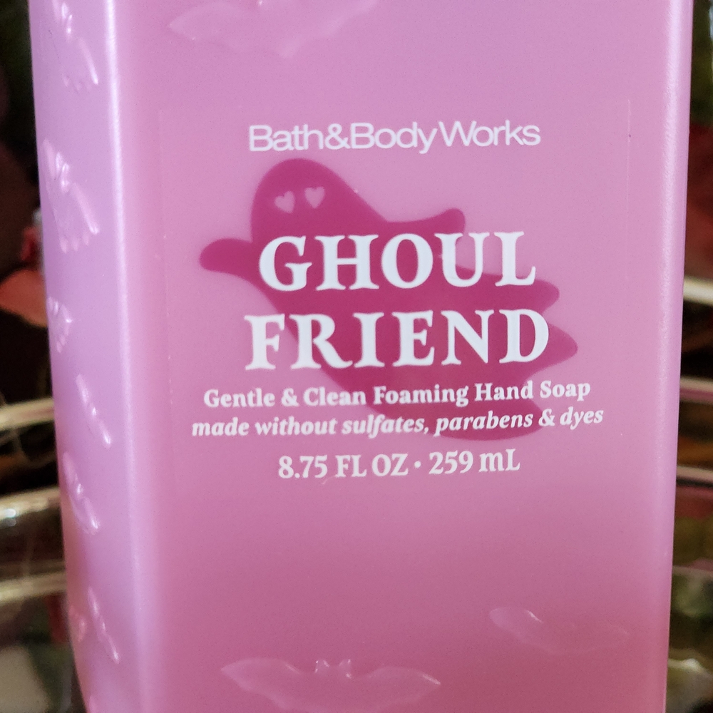 Bath & Body Works 2 Foaming Hand Soaps Vampire Blood & Ghoul Friend - Picture 6 of 8